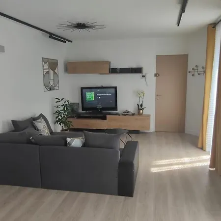 Au Centre Du Monde Selon Dali