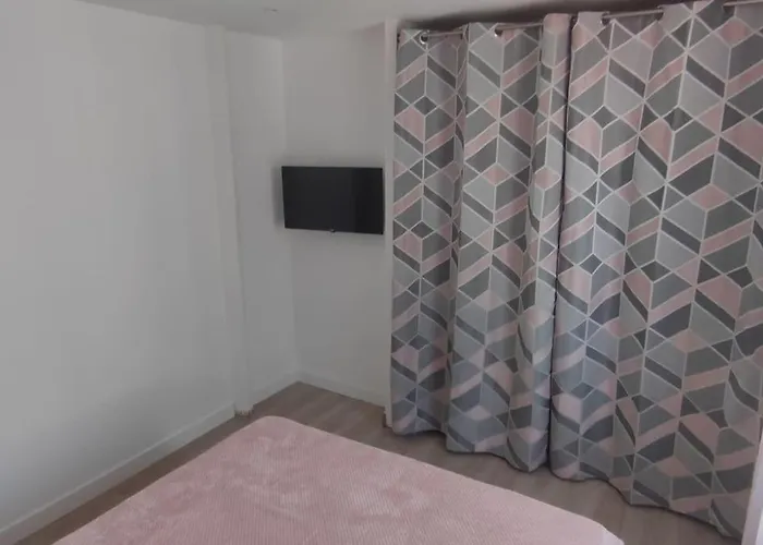 Au Centre Du Monde Selon Dali