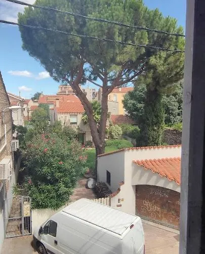 Au Centre Du Monde Selon Dali *