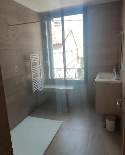 Appartement Au Centre Du Monde Selon Dali